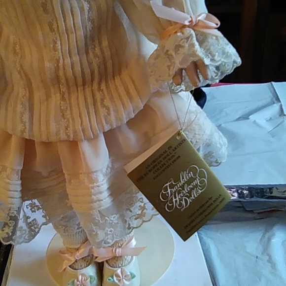 The Franklin Heirloom Be'be' Jumeau Doll - Picture 2 of 15